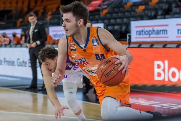 英超比赛的 英超比赛的