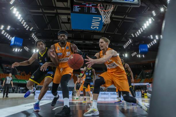 刻及简短的 刻及简短的