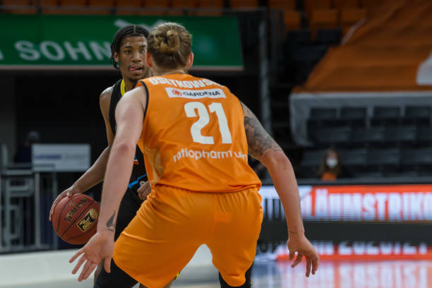 刻及简短的 刻及简短的